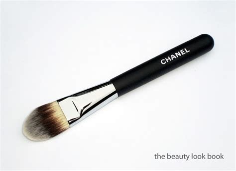 chanel 6 foundation brush